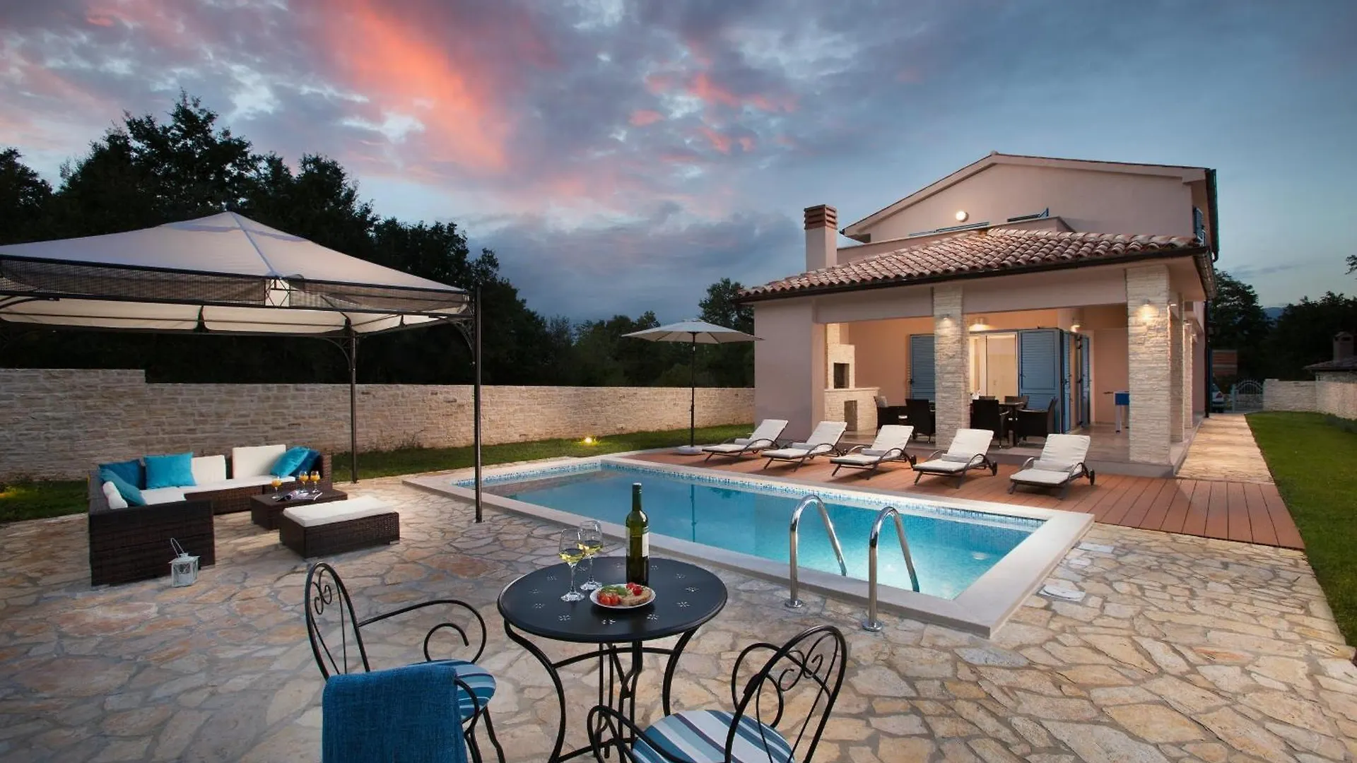 Adonis Villa Krsan